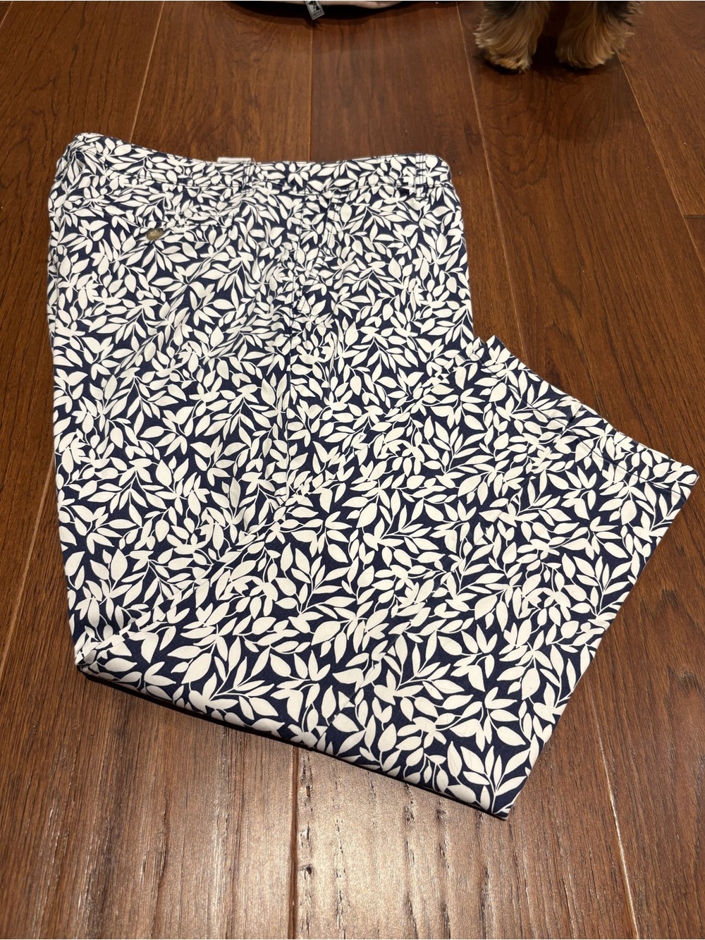 Tommy Bahama Navy and White Leaf-Print Cropped Pants